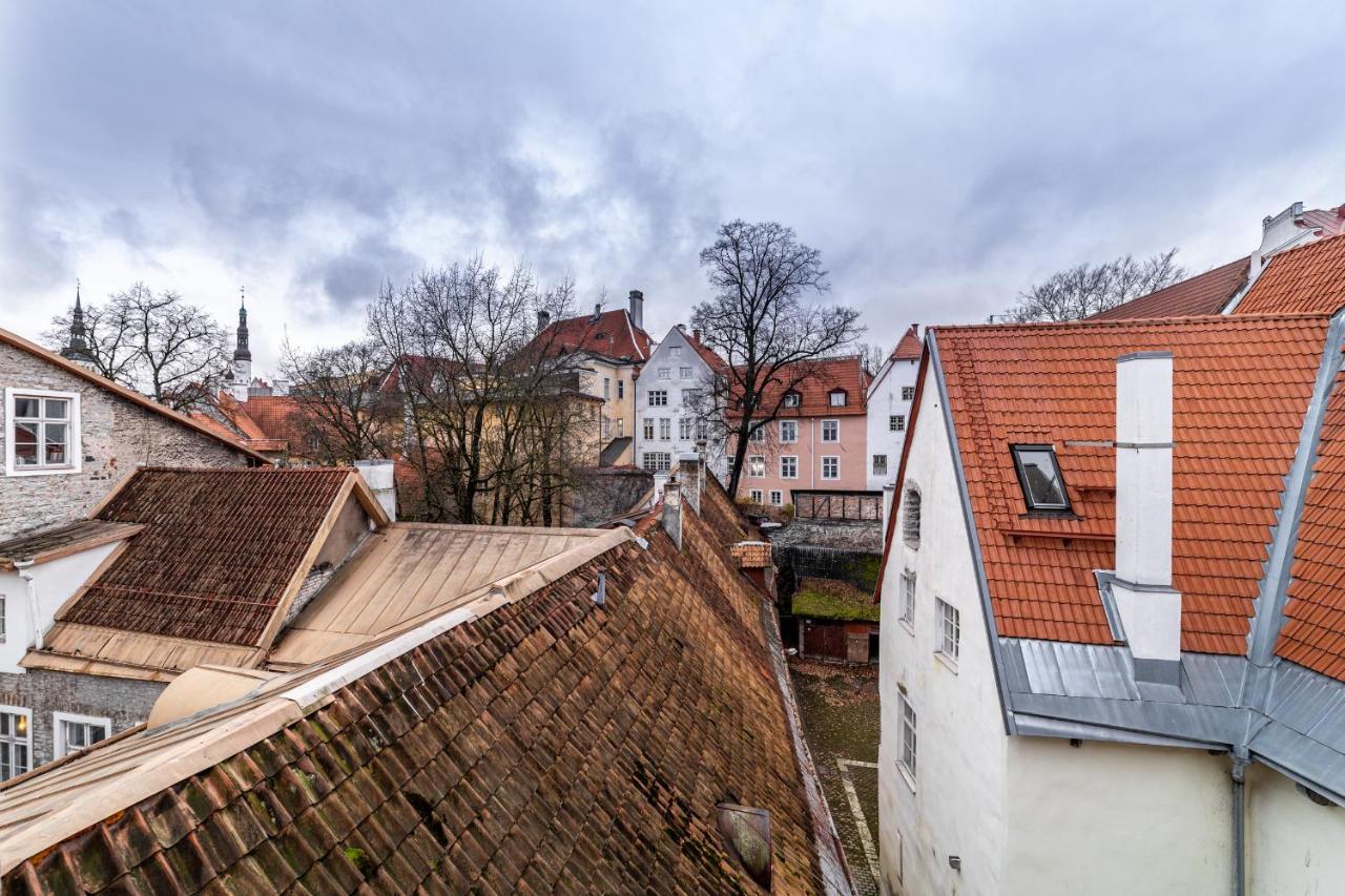 Roofs Of The Old Tallinn Guest House Exterior photo